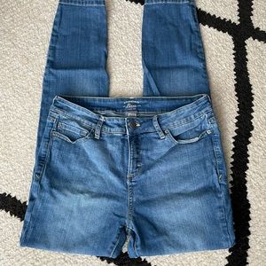 Size 8 Bass skinny jeans. Never worn